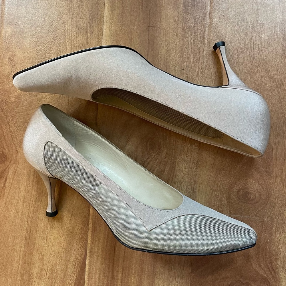 Chic Vintage 90s Anne Klein Women's Cream/Beige Minimalist Mesh Leather Heels